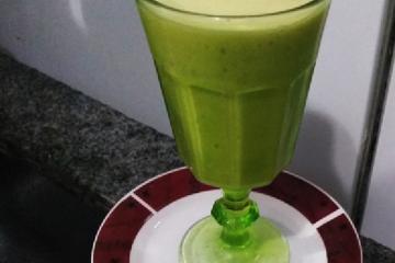 Vitamina prática de abacate com banana