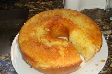 Bolo úmido de laranja