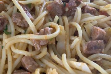 Macarrão com carne picadinha da Camille
