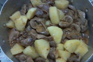 Moela de frango com batata