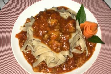 Fettuccine com ragu de linguiça