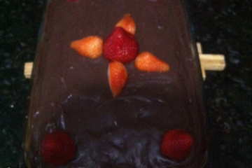 Bolo de chocolate com morango