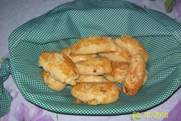 Pãezinhos com salame e queijo prato