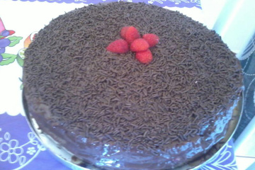 Bolo de chocolate com morango