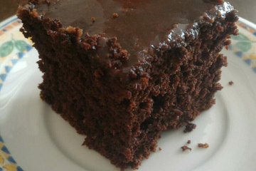 Bolo de chocolate simples e delicioso