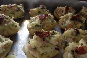 Batata recheada com requeijão e bacon