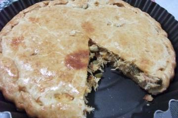 Torta cremosa de frango com requeijão