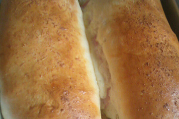 Pão recheado com presunto