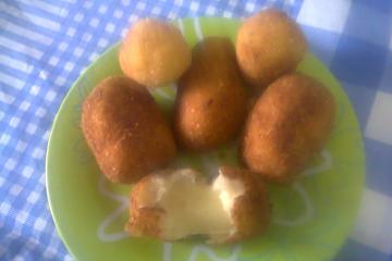 Bolinho de queijo com massa de batata