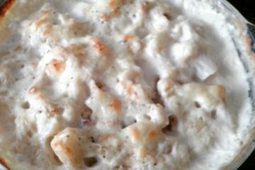 Couve-flor gratinada com bacon e queijo