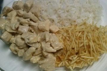 Estrogonofe de frango simples e delicioso
