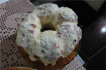 Rosca de frutas cristalizadas com uva passas
