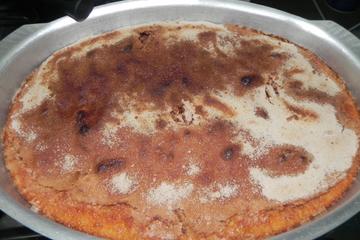 Bolo de banana com calda