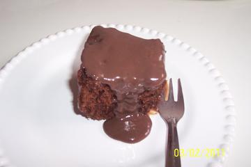 Bolo de chocolate com creme de café com chocolate