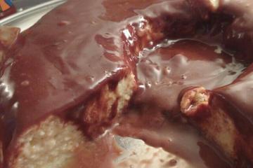 Pudim de leite em pó com ganache de creme de avelã