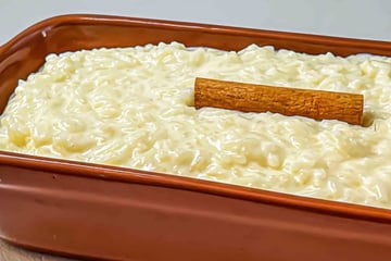 Arroz doce simples com 3 ingredientes que fica pronto em 30 minutos