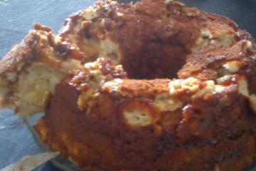 Bolo de banana com calda