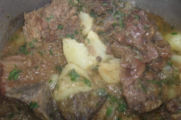 Costela de boi com batatas