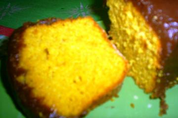 Bolo de cenoura com cobertura de chocolate suave