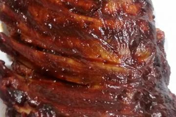 Costelinha de porco ao molho barbecue