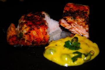 Salmão ao molho de maracujá