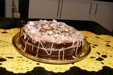 Bolo trufado de brigadeiro branco e preto