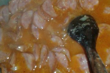 Linguiça ensopada