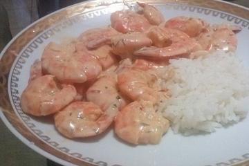 Camarão ao creme parmesão e ervas finas