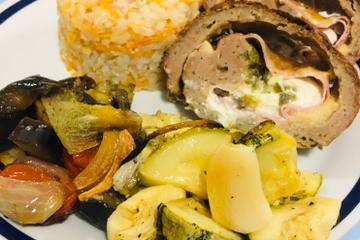 Bolo de carne moída recheado com presunto e mussarela