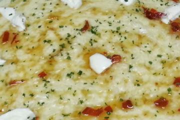 Panqueca com recheio de carne moída e mussarela