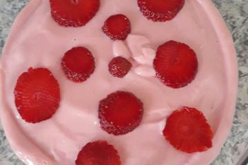 Sobremesa simples de morango