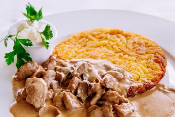 Picadinho de bode com batata rosti