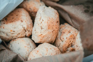 Pãozinho salgado de farinha de mandioca (sem glúten/lactose)