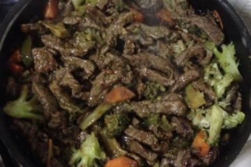 Carne com brócolis