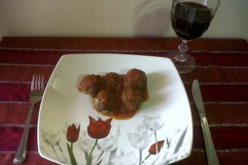 Almôndegas assadas com molho de tomate e vinho