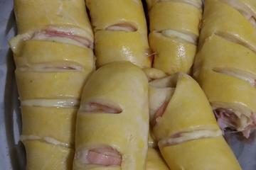 Pão recheado com presunto e queijo