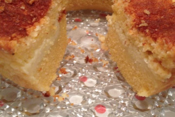 Bolo de fubá cremoso com queijo