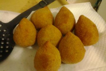 Coxinha com massa de farinha e batata