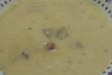 Sopa de batata simples com calabresa