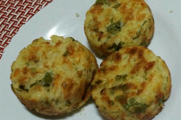 Bolinho de arroz com espinafre no forno