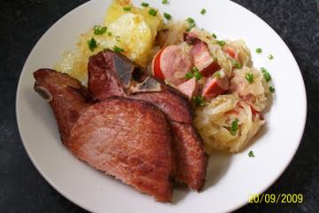 Chucrute com bisteca kassler e batatas