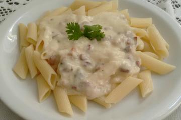 Macarrão ao molho branco