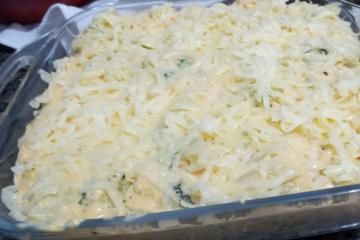 Macarrão ao molho branco com Frango e Brócolis