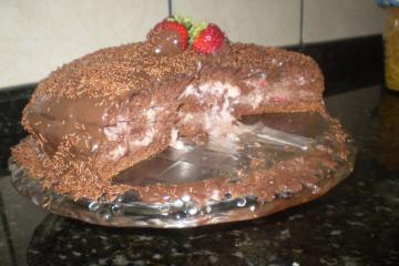 Bolo de chocolate com morango
