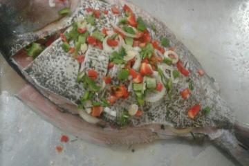 Peixe assado à moda pantaneira