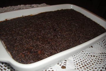 Pavê de chocolate e creme branco