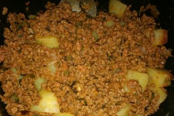 Carne moída com batata simples