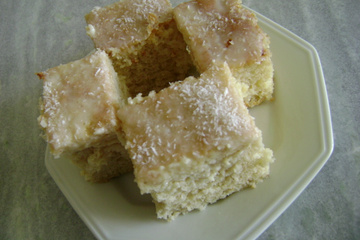Bolo de leite com coco