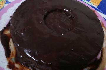 Bolo de chocolate com creme de café com chocolate