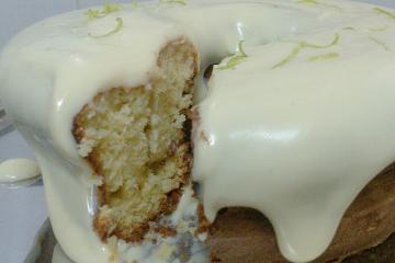 Bolo de laranja com creme de limão